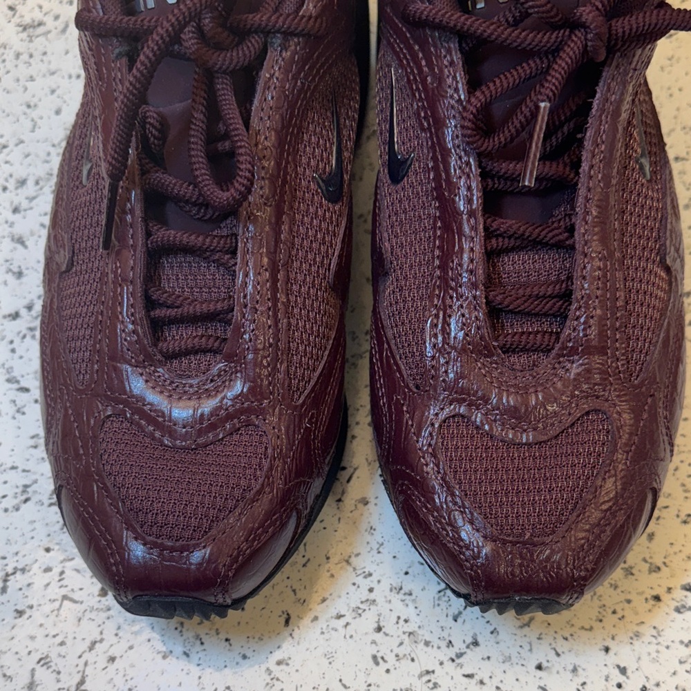 Nike Low-Top Maroon Athletic Sneakers - Picture 6 of 16